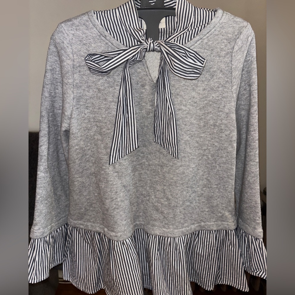 MELLODAY Gray Sweatshirt with Striped Bow Detail